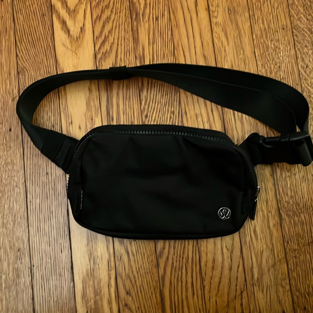 NWOT Lululemon Belt Bag
